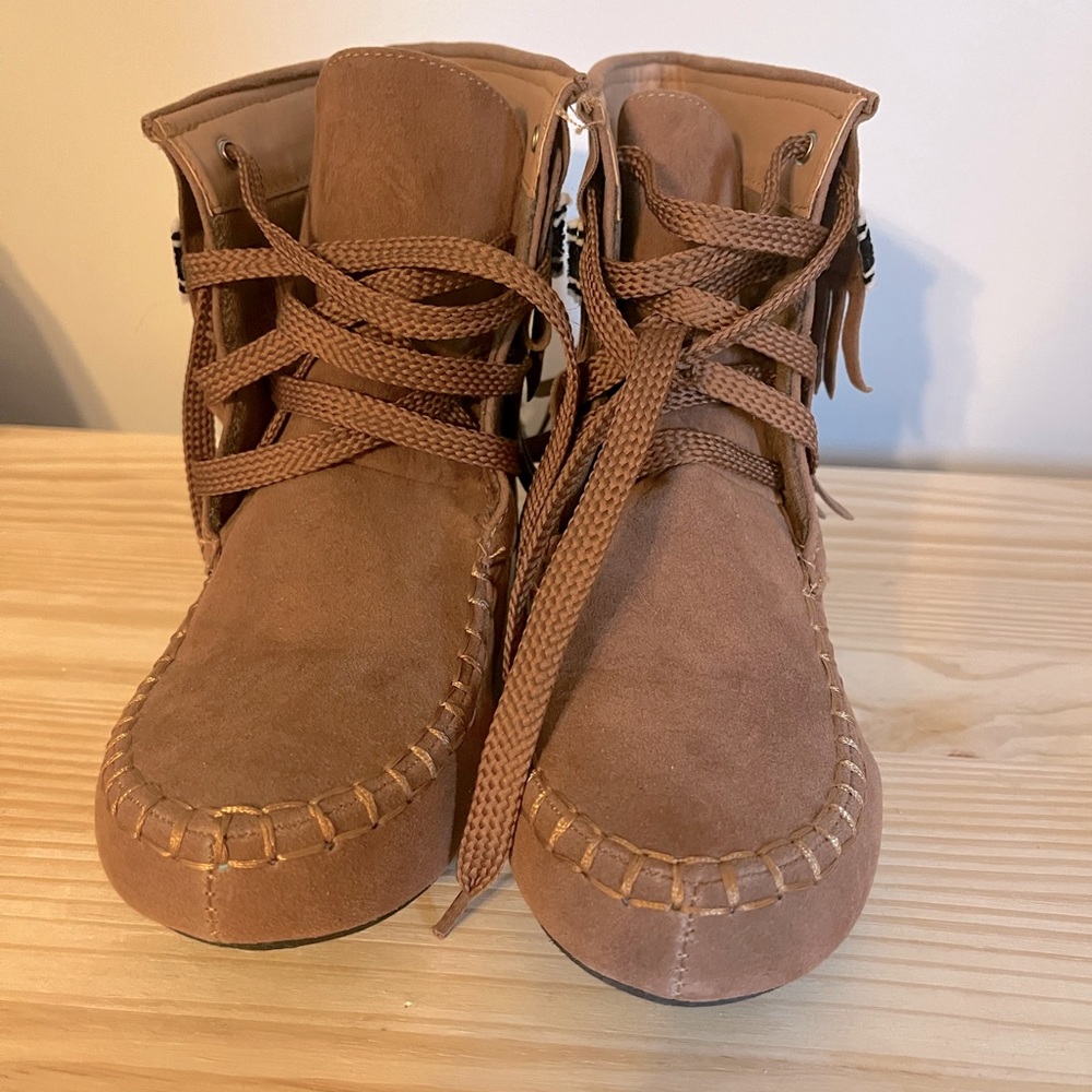 Moccasin Boots size 8.5